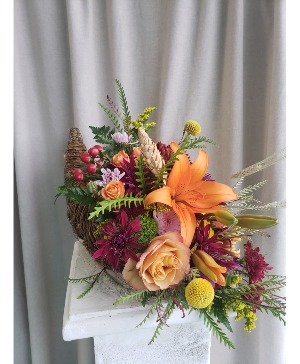 THANKSGIVING CORNUCOPIA FLOWER ARRANGEMENT