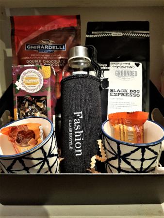 THE BARISTA Coffee, Tea, Hot cocoa, w/ travel bottle & 2 mugs