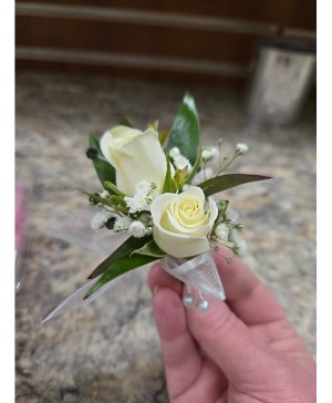 The Classic Dashing White  Boutonniere