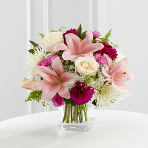 The FTD® Shared Memories™ Bouquet S47-4552 Vased Arrangement in 