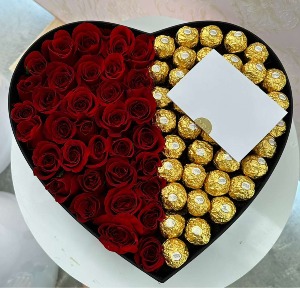 The "Golden Heart & Blooms" Deluxe The "Golden Heart & Blooms" Deluxe