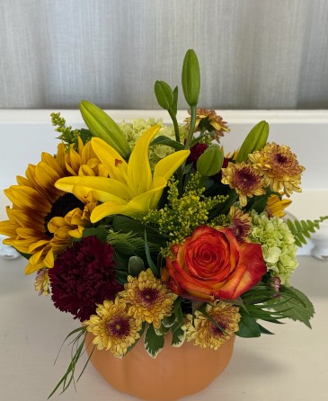The Great Pumpkin Compact Vase Arrangement in Bluffton, SC | BERKELEY FLOWERS & GIFTS