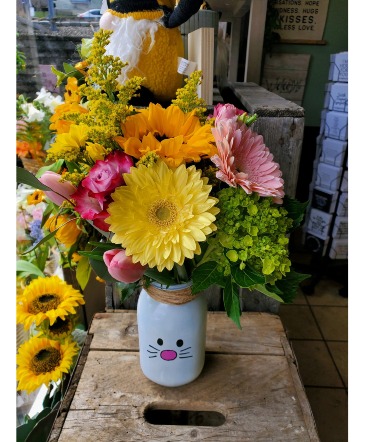 The Hoppy Day Bouquet Vase in Vernon, NJ | HIGHLAND FLOWERS
