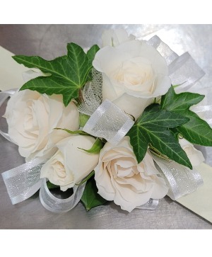 The Ivy Rose Corsage