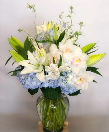 Timeless Clear Vase in Weymouth, MA | Weymouth Flower Shop