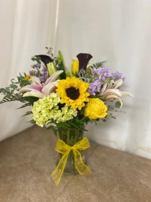 The Nina Sunny vase of mixed flowers