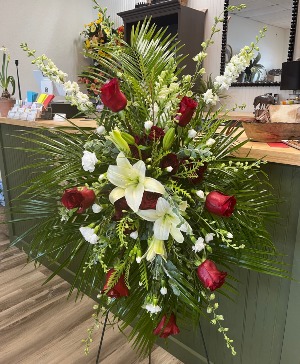 The Scarlett Easel Easel Wreath Spray