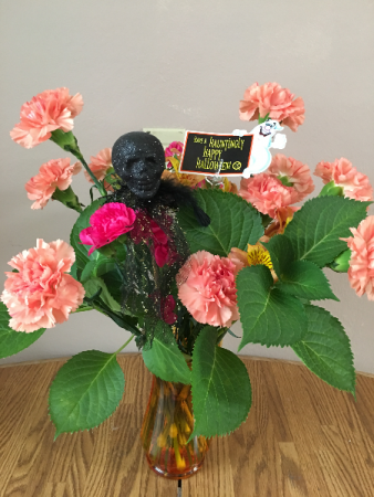 the skull fall flowers in vase with skull accent