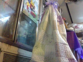 throw trow on an easel with a bow