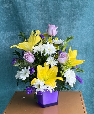 HUE OF DELIGHT- AMETHYST CUBE FRESH ARRANGEMENT