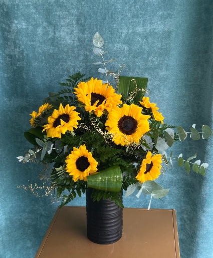 TOPSAIL PRIDE FLOWER ARRANGEMENT