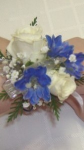 Touch of blue Corsage