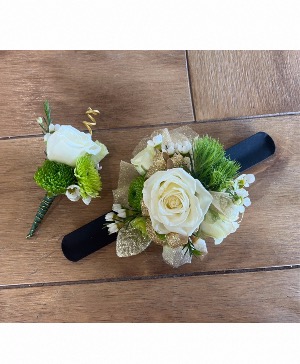 Traditional Boutonniere & Wrist Corsage  