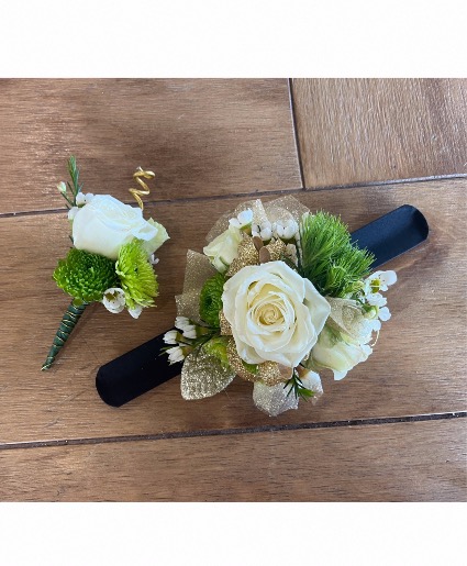 Traditional Boutonniere & Wrist Corsage