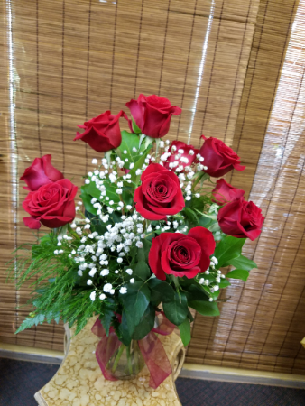 Traditional Dozen Roses  in Hutchinson, KS | Don's Custom Floral