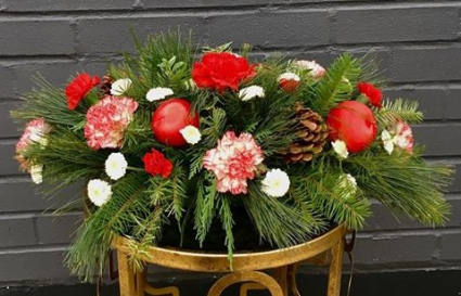 Traditional Holiday Centerpiece