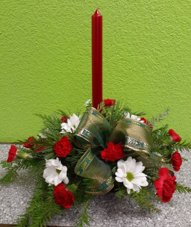 Traditional Red and White Table Arrangements