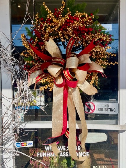 Traditional red/gold berries door decor