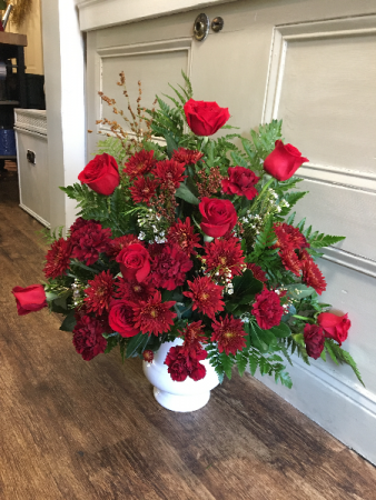 TRADITIONAL SYMPATHY IN RED SYMPATHY ARRANGEMENT