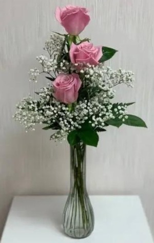 Triple Rose Bud vase Beautiful Triple roses, (your choice of color), arranged in a stylish bud vase 