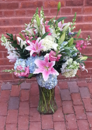 True Romance Vase Arrangement in Newport, RI | BELLEVUE FLORIST True Romance Vase Arrangement in Newport, RI | BELLEVUE FLORIST