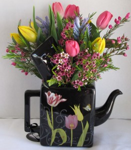 TULIP TEAPOT MOTHER'S DAY