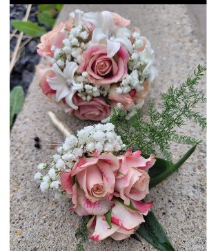 Two toned Roses Wrist Corsage 