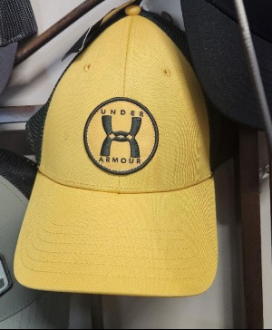 Under Armour Blitzing Trucker Hat gift