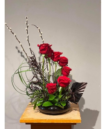 Uniquely Arranged Roses Low Decorative Dish in Stony Brook, NY | Village Florist And Events