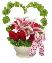 V-37 RED ROSES, STAR GAZER, GREEN BELLS IN HEART SHAPE
