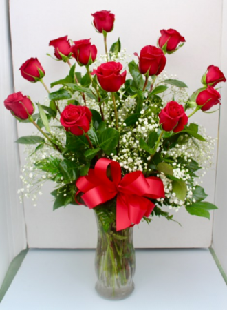 Classic Rose Arrangement in Troy, MI | DELLA'S MAPLE LANE FLORIST Classic Rose Arrangement in Troy, MI | DELLA'S MAPLE LANE FLORIST
