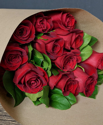 ** VALENTINE SPECIAL ** 12 Red Roses Gift Wrapped 