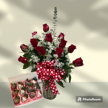 Valentine's Day Dozen Roses with Chocolates Specia 