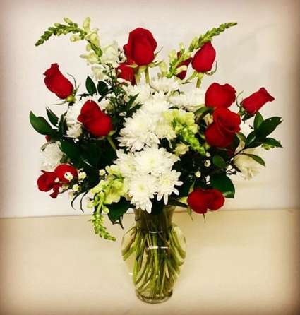 Valentine's Sweetheart Red & White 12 Roses Mix Arrangement