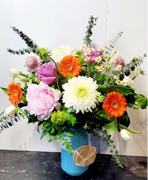 Vase with lid arrangement  