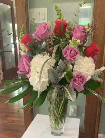 VELVET DREAM ELEGANT MIXTURE OF FLOWERS