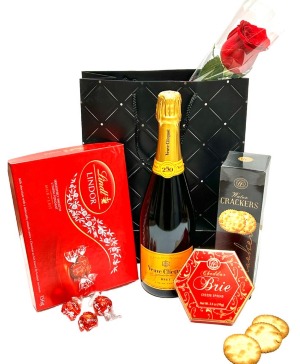Veuve Clicquot Champagne Gift Set 
