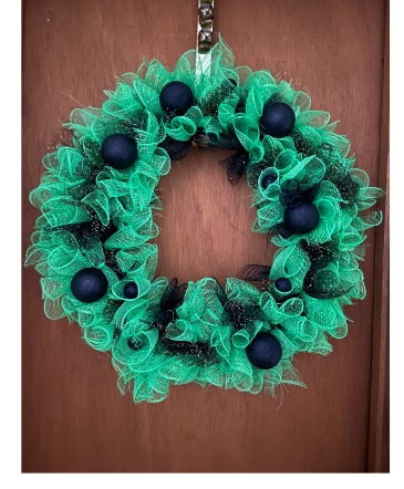vibrant green wreath in Renton, WA | Alicia's Wonderland II