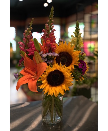 Warm & Sunny Locally Grown Flowers in South Milwaukee, WI | PARKWAY FLORAL INC.