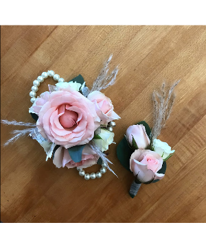 Wearable flowers for Mom's and Dad's Wrist corsage and Boutonnière