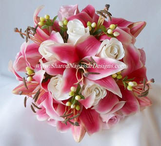 Wedding Bouquet Price can vary in size