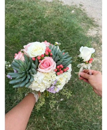 Wedding Bundle  in Highlands, TX | Alma's Flowers