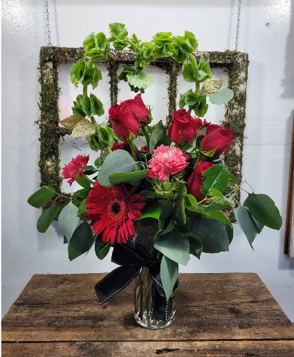 WEEKLY SPECIAL - Queen of Hearts Vase Arrangement