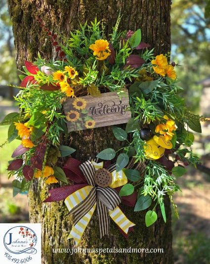 'Welcome Bee' Mini Sunflower Grapevine Wreath
