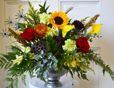 Whimsical Centerpiece Floral in Plymouth, MA | CAROLE'S FLOWERS AND GIFTS