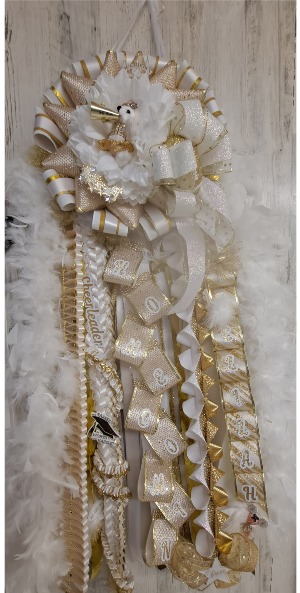 WHITE AND GOLD  LARGE MUM