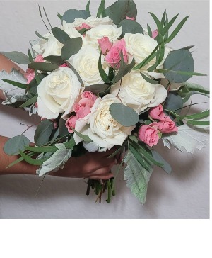 white and pink bouquet bride bouquet