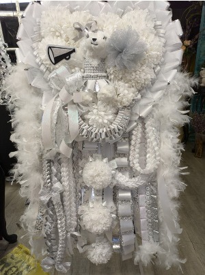 WHITE AND SILVER WITH BEAR  ULTRA SUPER GRANDE HEART 