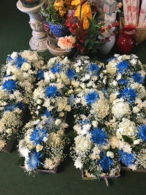 WHITE & BLUE TABLE CENTER PIECES  
