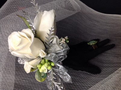 White Classic Wrist Corsage